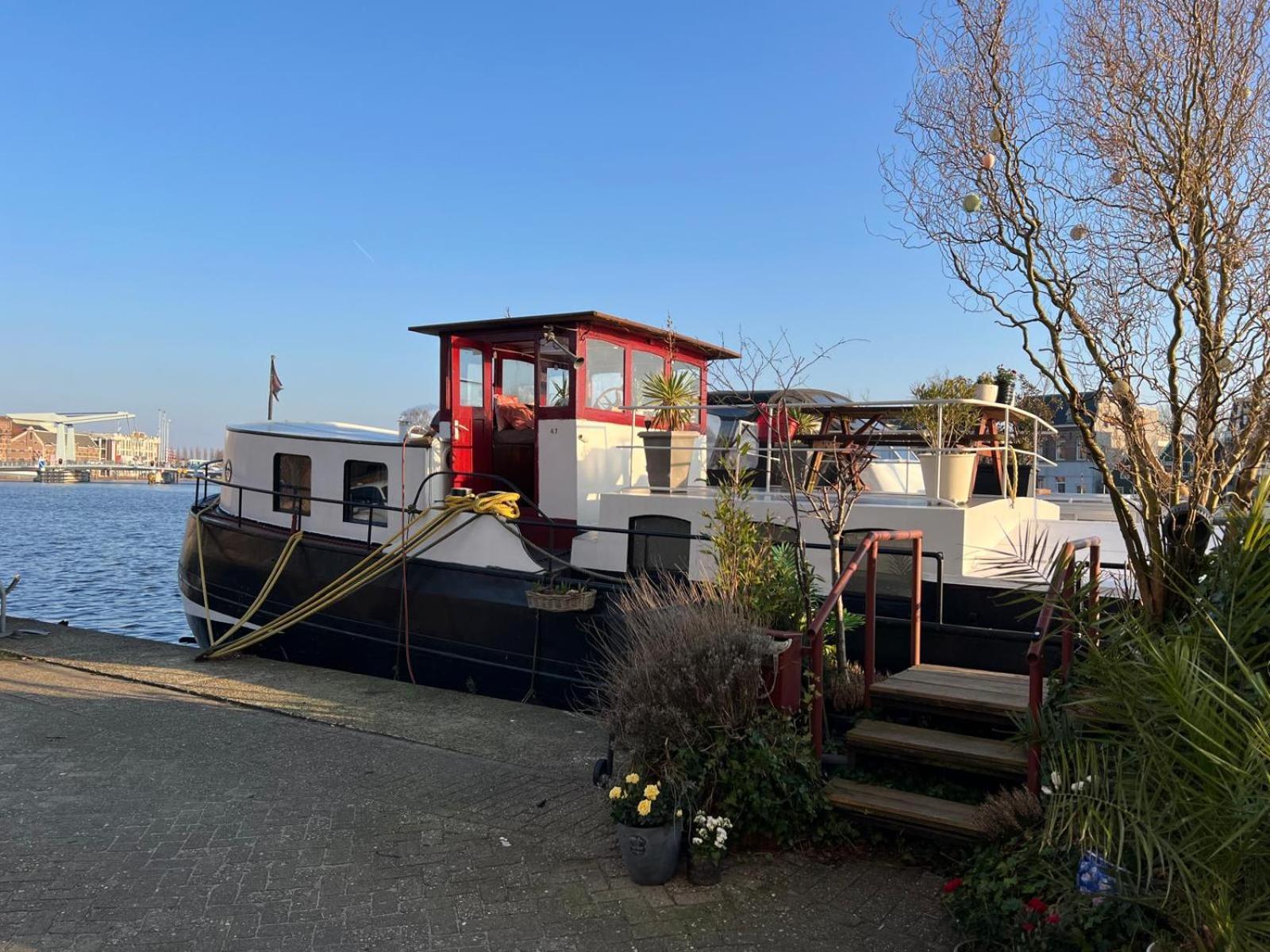 B&B Teddy "Prachtig Authentiek Woonschip Uit 1912, 15 Minuten Van Amsterdam" Wormer Dış mekan fotoğraf