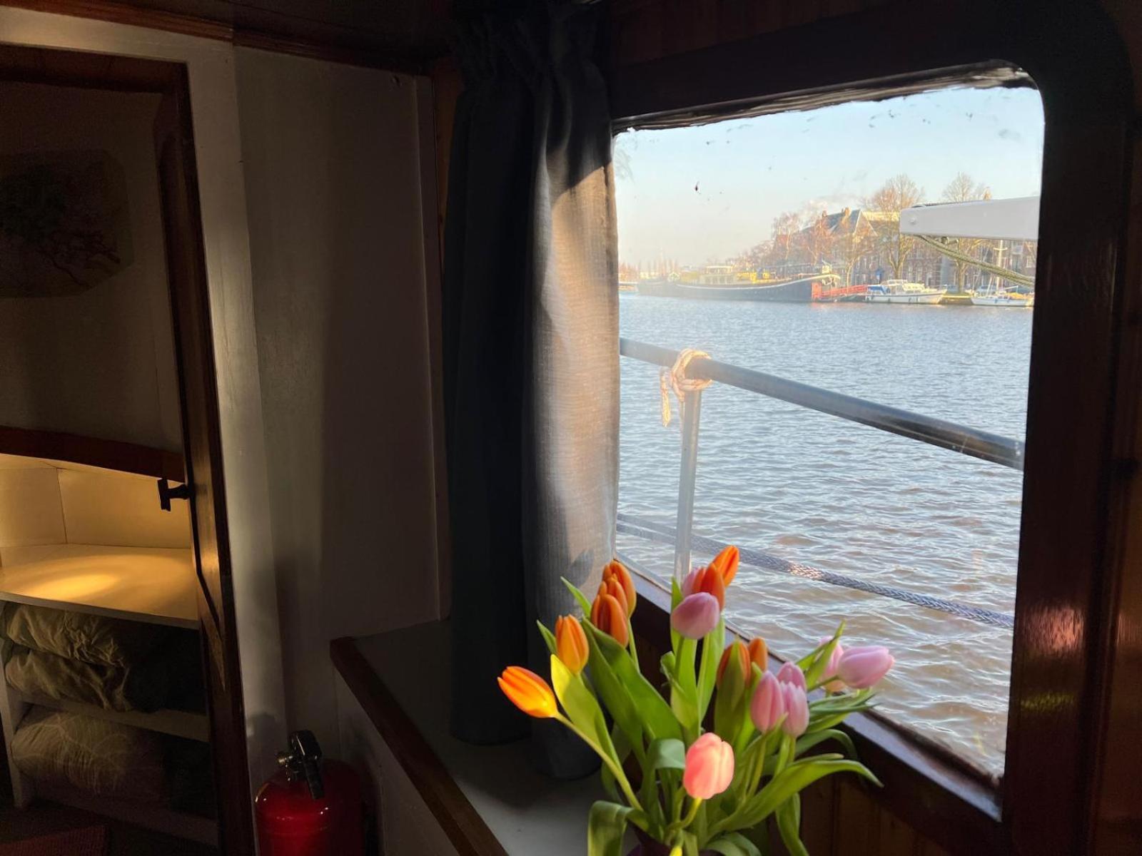 B&B Teddy "Prachtig Authentiek Woonschip Uit 1912, 15 Minuten Van Amsterdam" Wormer Dış mekan fotoğraf