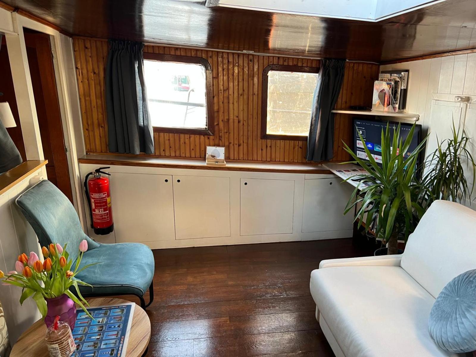 B&B Teddy "Prachtig Authentiek Woonschip Uit 1912, 15 Minuten Van Amsterdam" Wormer Dış mekan fotoğraf