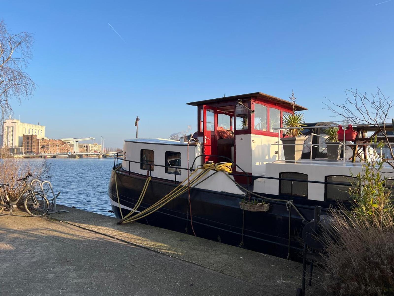 B&B Teddy "Prachtig Authentiek Woonschip Uit 1912, 15 Minuten Van Amsterdam" Wormer Dış mekan fotoğraf