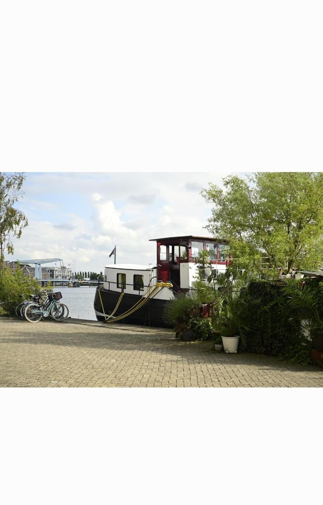 B&B Teddy "Prachtig Authentiek Woonschip Uit 1912, 15 Minuten Van Amsterdam" Wormer Dış mekan fotoğraf